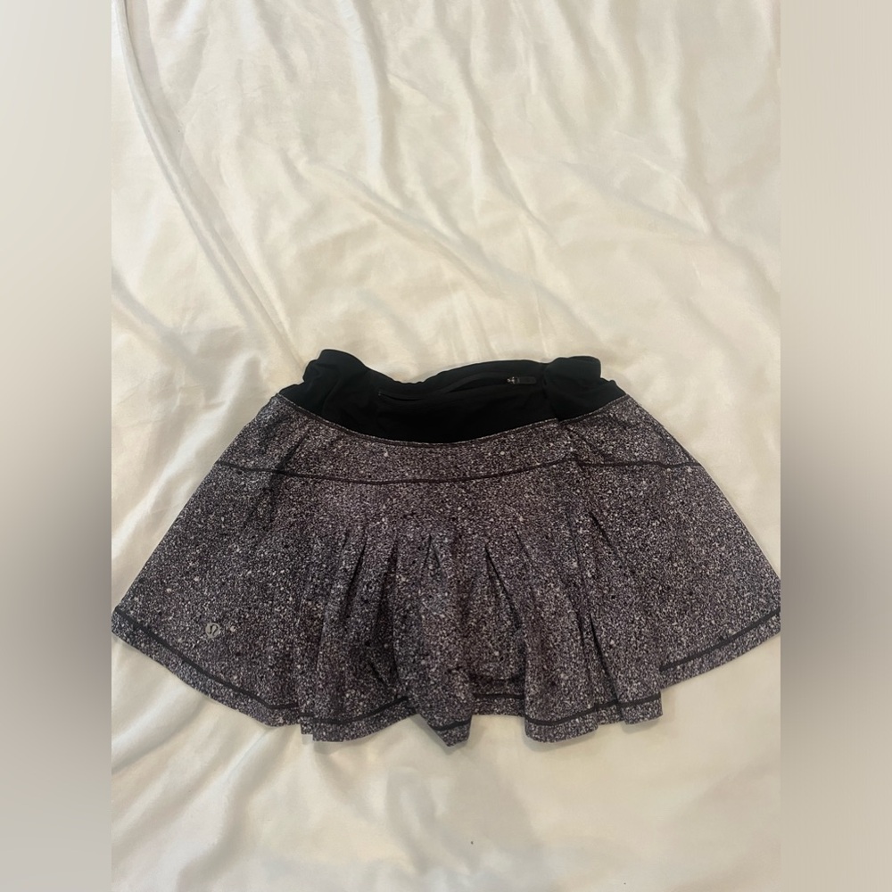 Lululemon Pattern Skirt. Size 4 Regular - image 2
